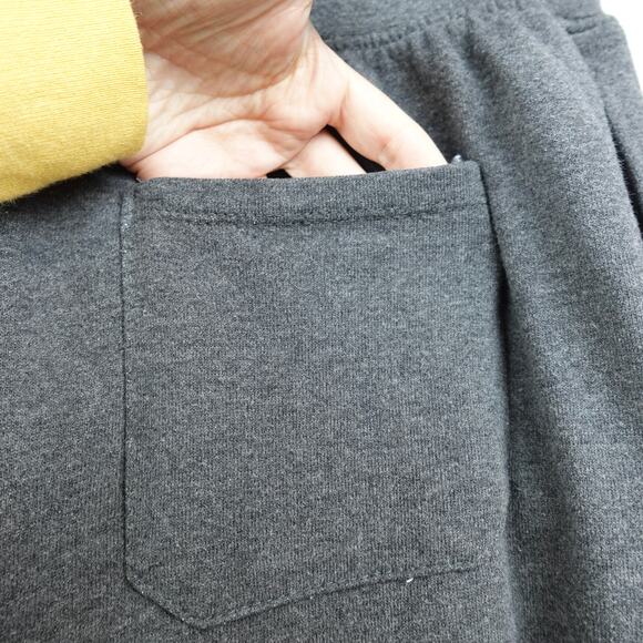 NBA Chicago Bulls Athletic‎ Drawstring Sweatpant Shorts Sz M Gray Red Graphic - Picture 6 of 7